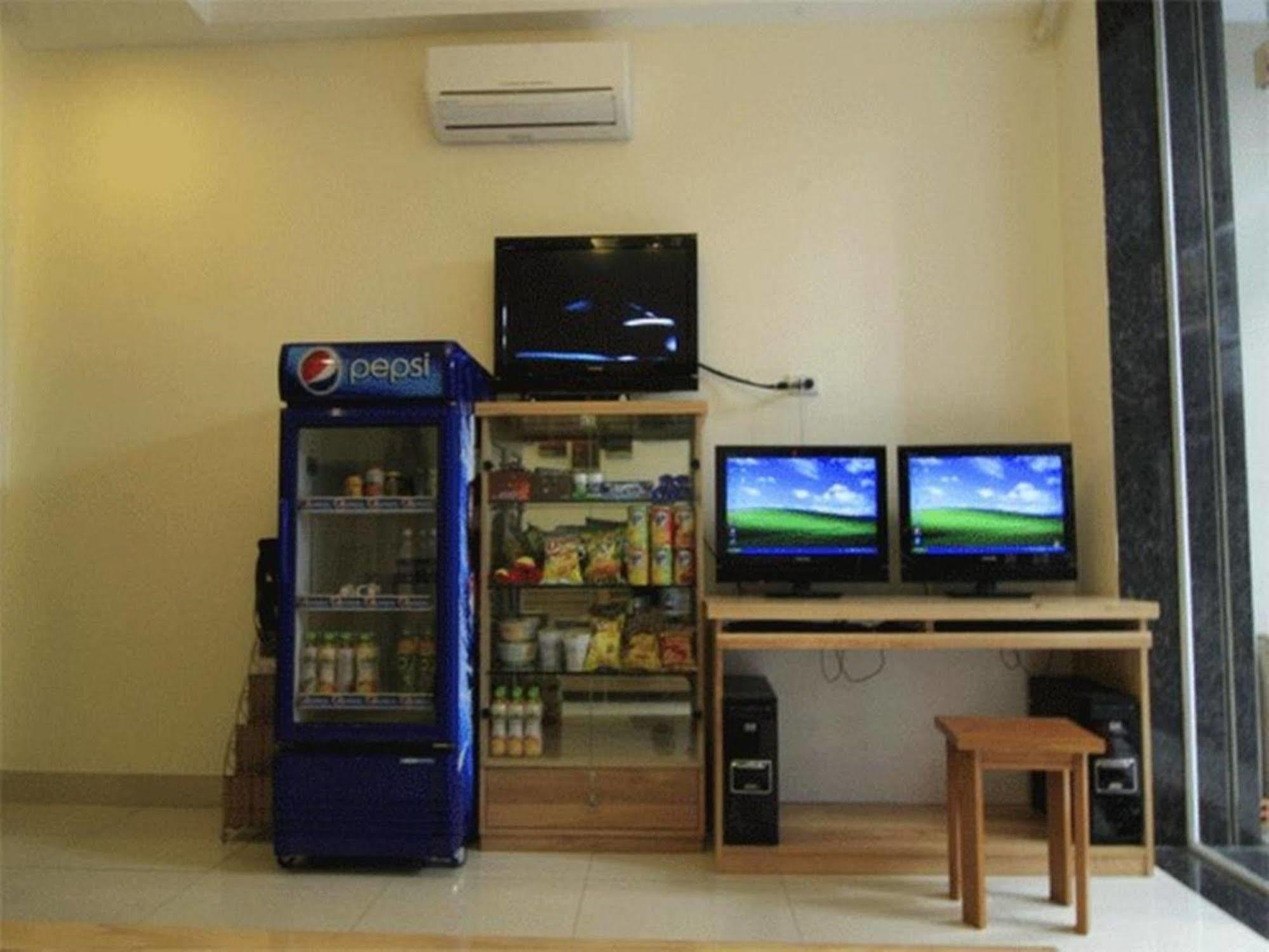 Phan Anh Hotel - Bui Vien Walking Street Хошимин Экстерьер фото
